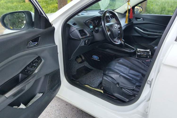 Used Ford Escort 2015 1.5L Automatic Fashion Model Driver Seat