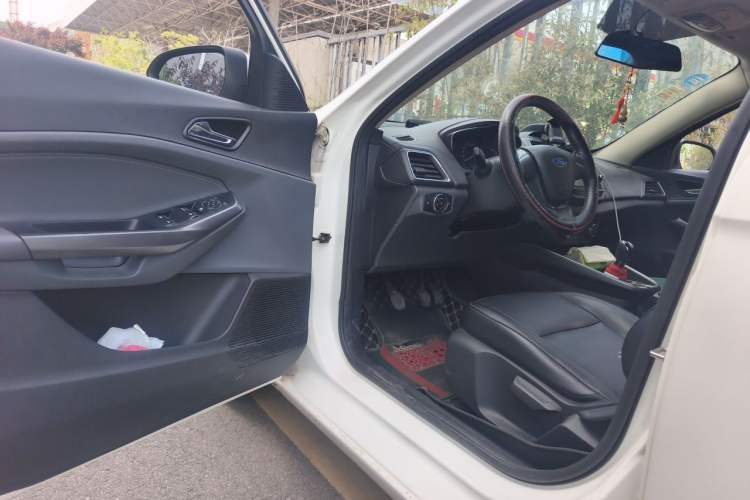 Used Ford Escort 2015 1.5L Manual Fashion Edition Driver Seat