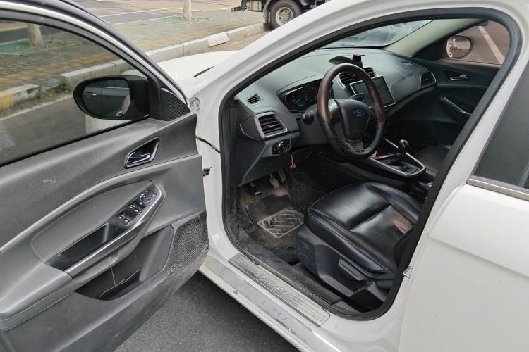 Used Ford Escort 2015 1.5L Manual Fashion Edition Driver Seat