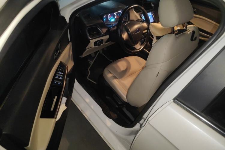 Used Ford Escort 2015 1.5L Manual Fashion Edition Driver Seat