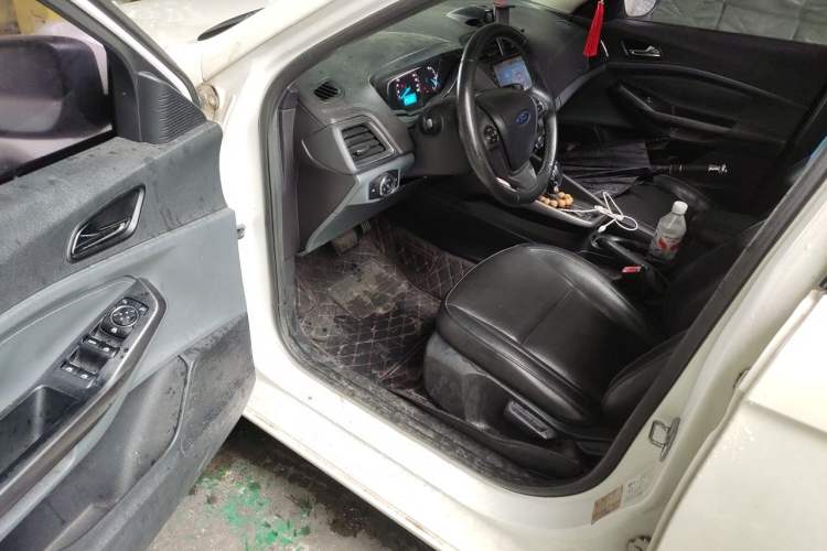 Used Ford Escort 2015 1.5L Automatic Fashion Model Driver Seat