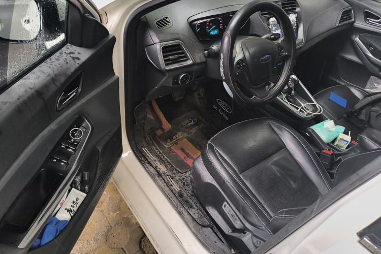 Used Ford Escort 2015 1.5L Automatic Fashion Model Driver Seat