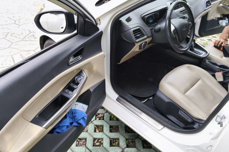 Used Ford Escort 2015 1.5L Automatic Fashion Model Driver Seat