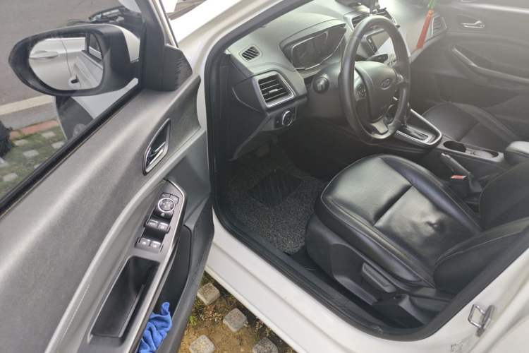 Used Ford Escort 2015 1.5L Automatic Fashion Model Driver Seat