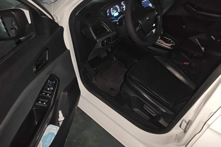 Used Ford Escort 2015 1.5L Automatic Fashion Model Driver Seat