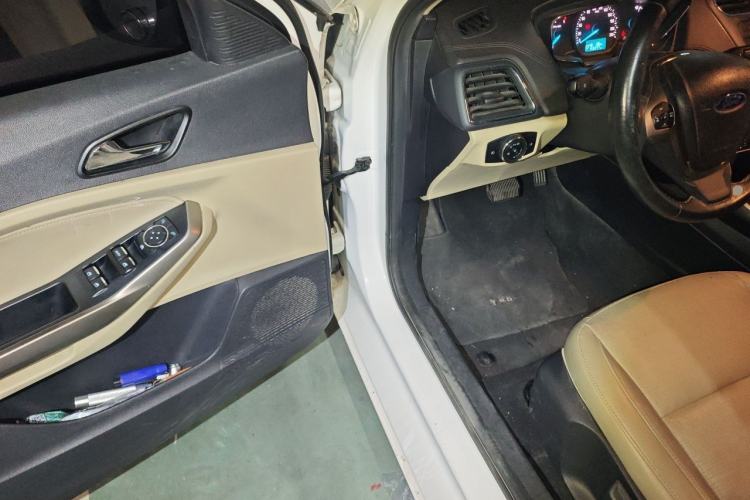 Used Ford Escort 2015 1.5L Automatic Fashion Model Driver Seat