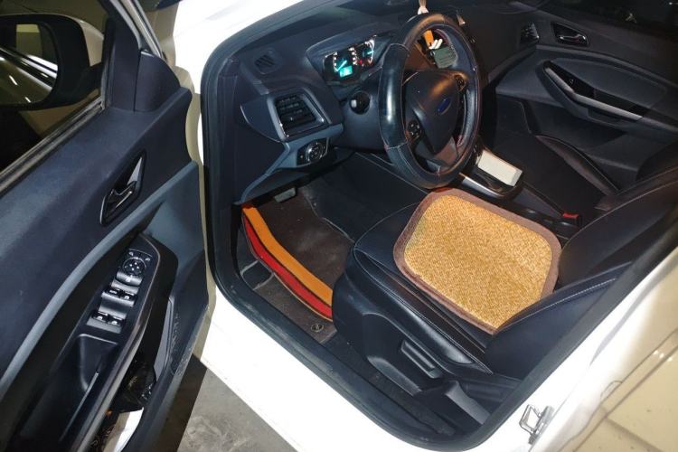 Used Ford Escort 2015 1.5L Automatic Fashion Model Driver Seat