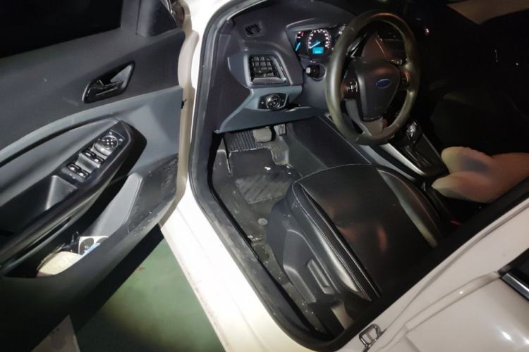 Used Ford Escort 2015 1.5L Automatic Fashion Model Driver Seat