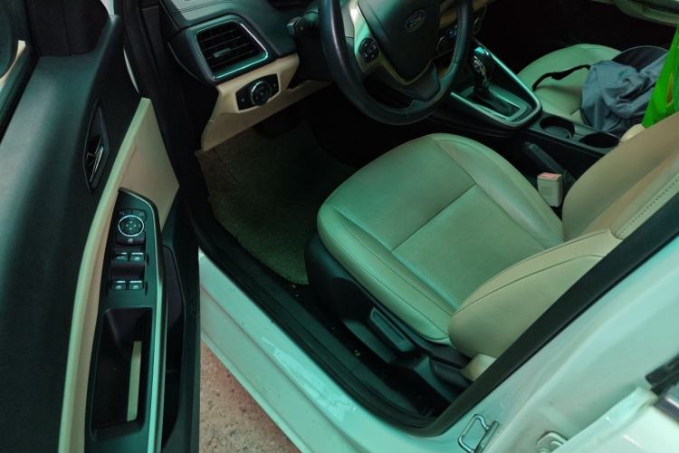 Used Ford Escort 2015 1.5L Automatic Fashion Model Driver Seat