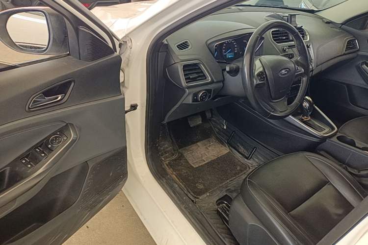 Used Ford Escort 2015 1.5L Automatic Fashion Model Driver Seat