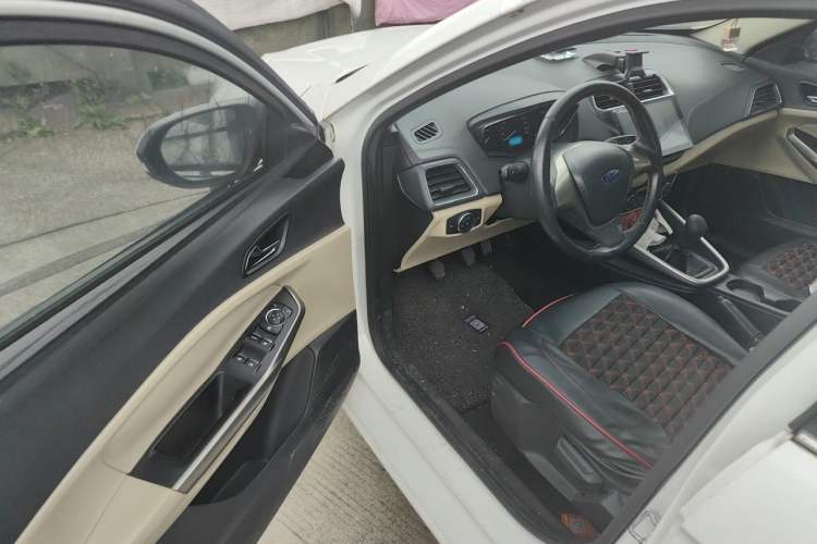 Used Ford Escort 2015 1.5L Manual Fashion Edition Driver Seat