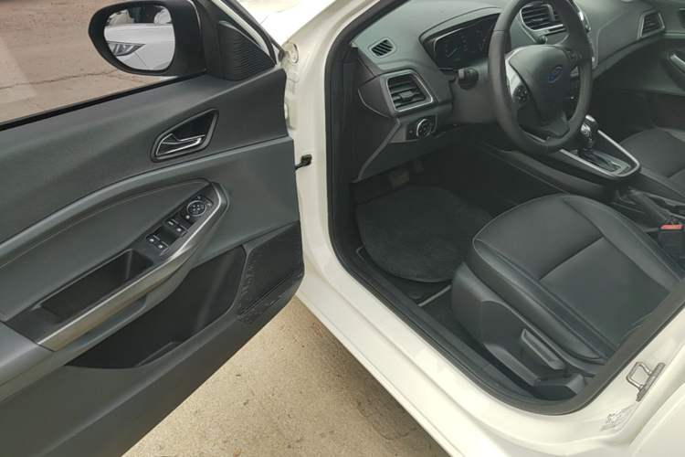 Used Ford Escort 2015 1.5L Automatic Fashion Model Driver Seat
