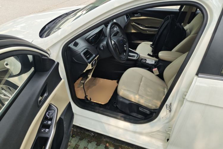 Used Ford Escort 2015 1.5L Automatic Fashion Model Driver Seat