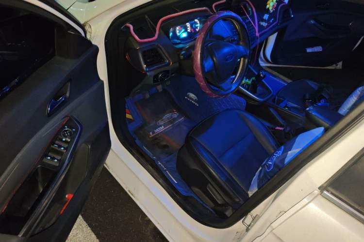 Used Ford Escort 2015 1.5L Manual Fashion Edition Driver Seat