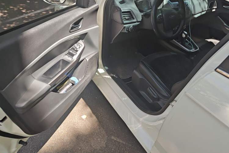 Used Ford Escort 2015 1.5L Automatic Fashion Model Driver Seat