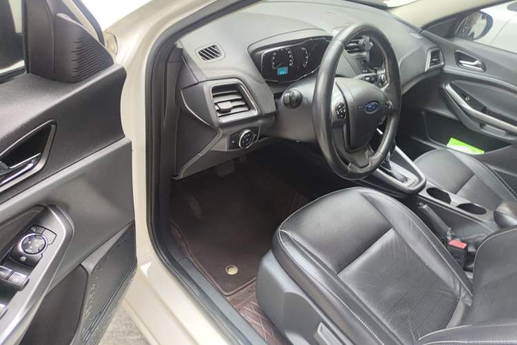 Used Ford Escort 2015 1.5L Automatic Fashion Model Driver Seat