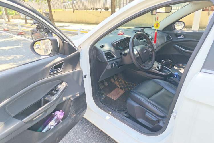 Used Ford Escort 2015 1.5L Manual Fashion Edition Driver Seat