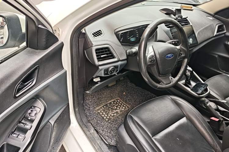 Used Ford Escort 2015 1.5L Automatic Fashion Model Driver Seat