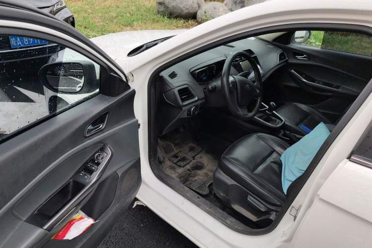 Used Ford Escort 2015 1.5L Manual Fashion Edition Driver Seat