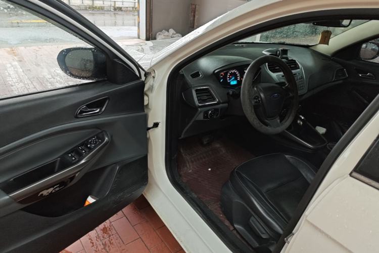 Used Ford Escort 2015 1.5L Automatic Fashion Model Driver Seat