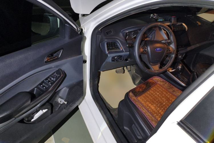 Used Ford Escort 2015 1.5L Automatic Fashion Model Driver Seat
