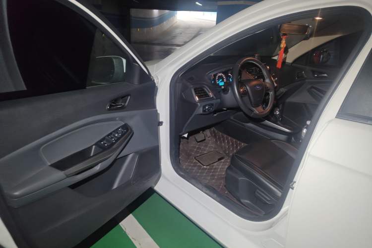 Used Ford Escort 2015 1.5L Automatic Fashion Model Driver Seat