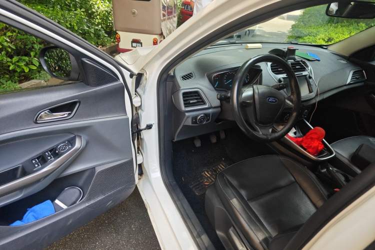 Used Ford Escort 2015 1.5L Manual Fashion Edition Driver Seat