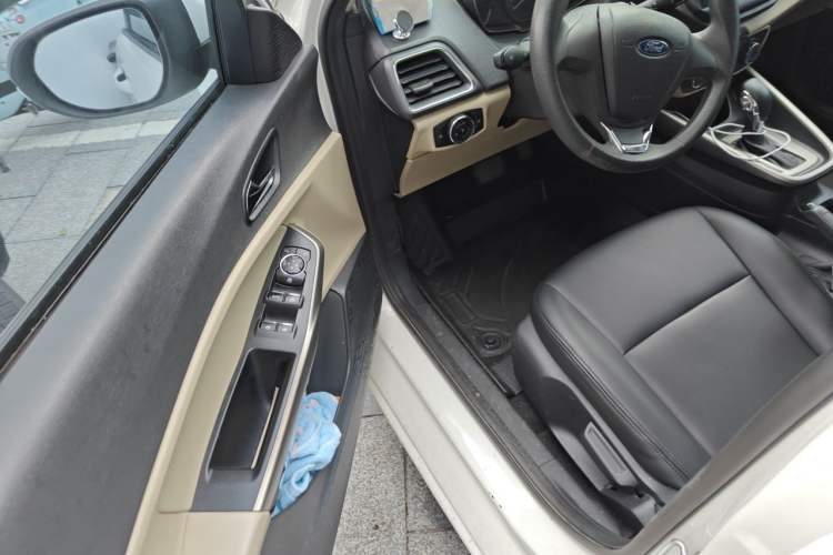 Used Ford Escort 2015 1.5L Automatic Comfort Edition Driver Seat