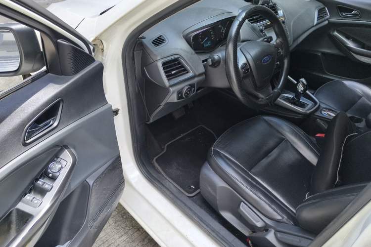 Used Ford Escort 2015 1.5L Automatic Fashion Model Driver Seat