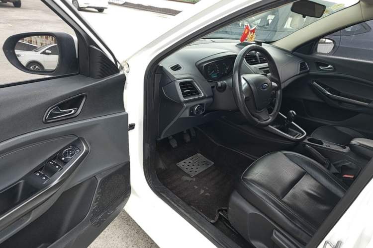 Used Ford Escort 2015 1.5L Manual Fashion Edition Driver Seat