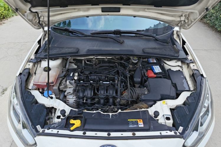 Used Ford Escort 2015 1.5L Automatic Fashion Model Engine Bay