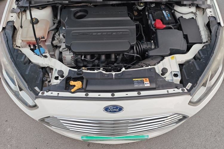 Used Ford Escort 2015 1.5L Manual Comfort Model Engine Bay