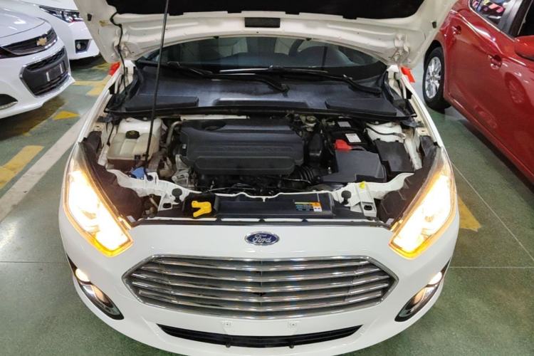 Used Ford Escort 2015 1.5L Automatic Fashion Model Engine Bay