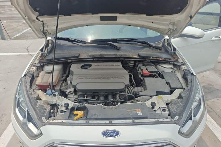 Used Ford Escort 2015 1.5L Manual Comfort Model Engine Bay