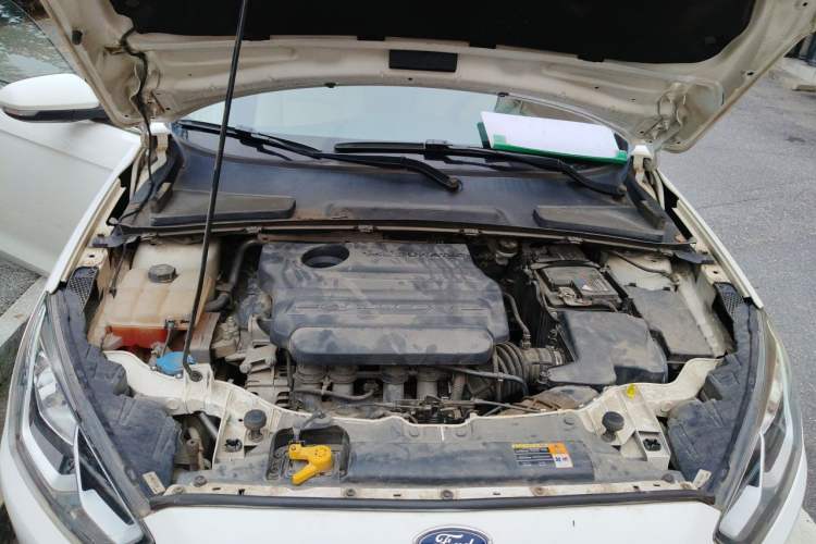 Used Ford Escort 2015 1.5L Manual Comfort Model Engine Bay