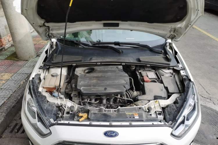 Used Ford Escort 2015 1.5L Manual Comfort Model Engine Bay