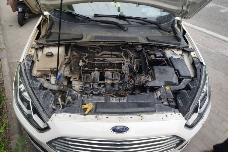 Used Ford Escort 2015 1.5L Manual Comfort Model Engine Bay