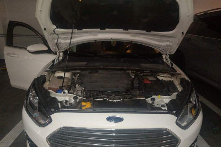 Used Ford Escort 2015 1.5L Automatic Fashion Model Engine Bay