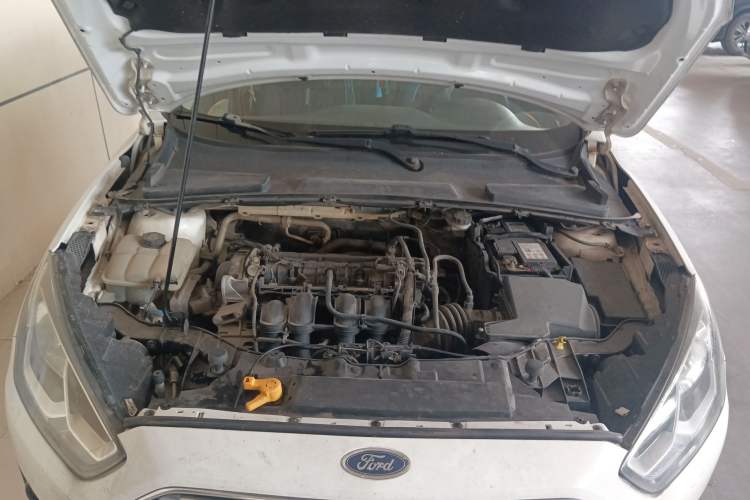 Used Ford Escort 2015 1.5L Manual Comfort Model Engine Bay