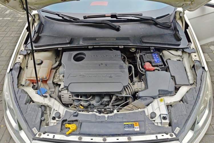 Used Ford Escort 2015 1.5L Manual Comfort Model Engine Bay