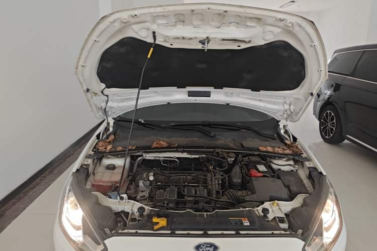 Used Ford Escort 2015 1.5L Automatic Comfort Edition Engine Bay
