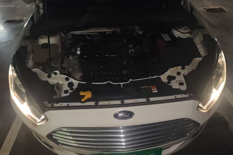 Used Ford Escort 2015 1.5L Automatic Fashion Model Engine Bay