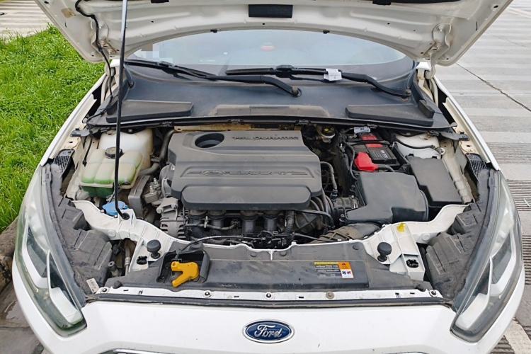 Used Ford Escort 2015 1.5L Manual Comfort Model Engine Bay