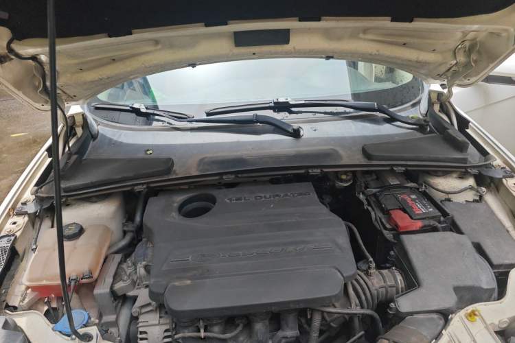 Used Ford Escort 2015 1.5L Manual Comfort Model Engine Bay