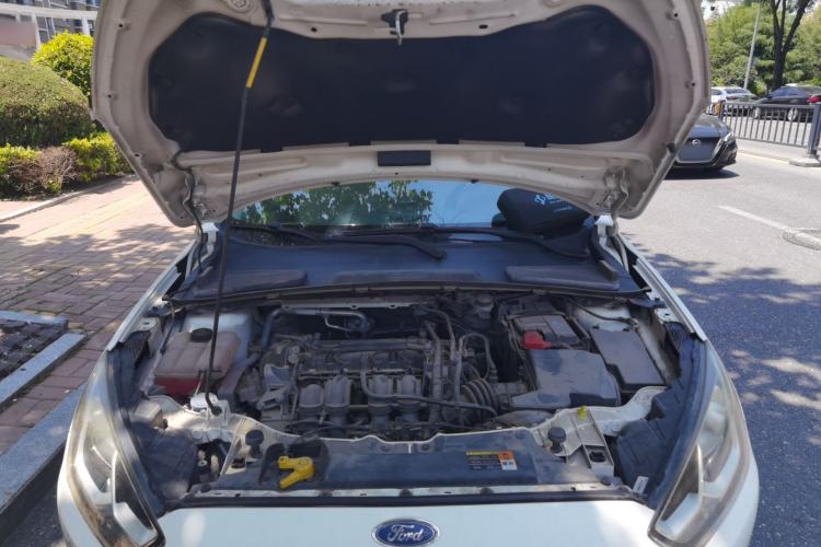 Used Ford Escort 2015 1.5L Manual Comfort Model Engine Bay