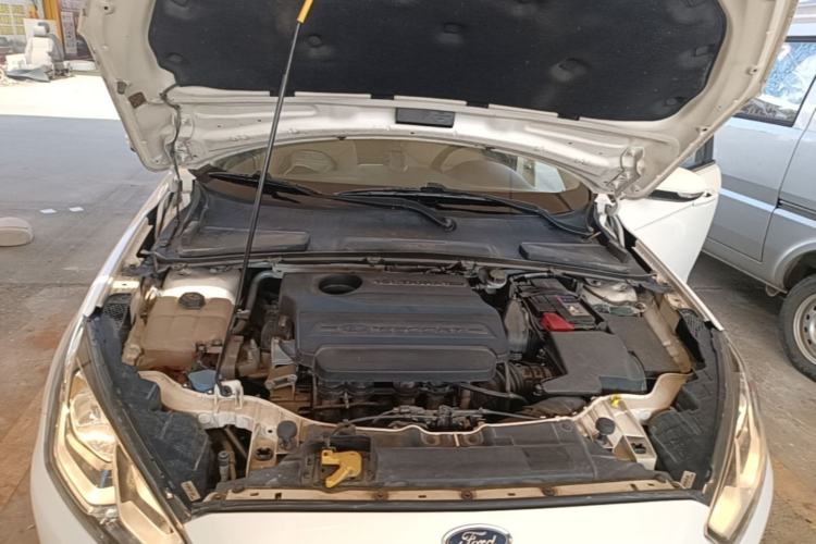 Used Ford Escort 2015 1.5L Automatic Fashion Model Engine Bay