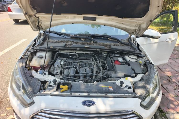 Used Ford Escort 2015 1.5L Manual Comfort Model Engine Bay