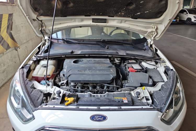 Used Ford Escort 2015 1.5L Manual Comfort Model Engine Bay