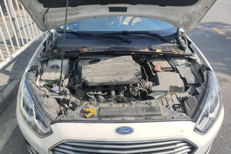 Used Ford Escort 2015 1.5L Manual Fashion Edition Engine Bay