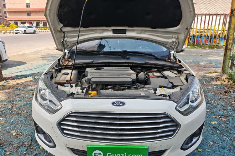 Used Ford Escort 2015 1.5L Automatic Fashion Model Engine Bay
